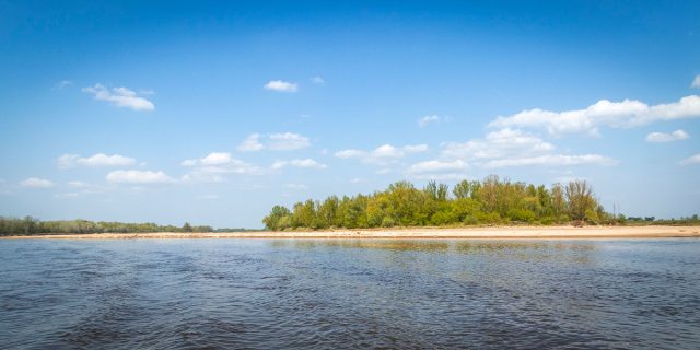 Piaszczyste plaże wiślane na południe od Warszawy